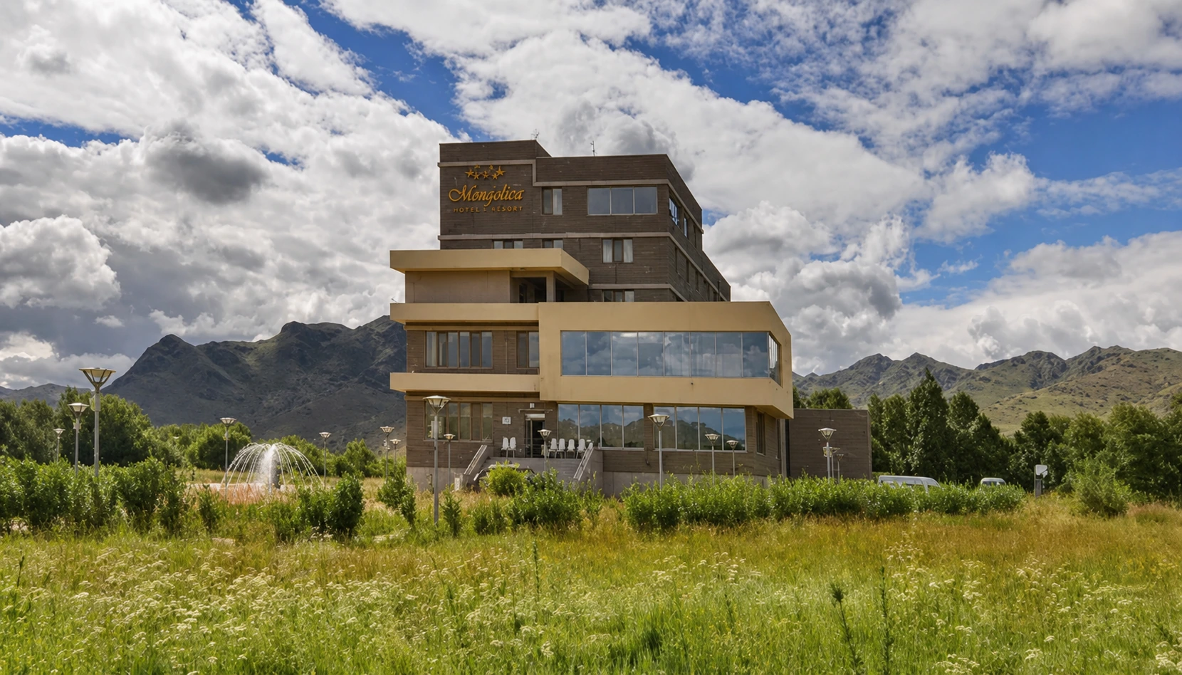 Сонгинохайрхан уулын бэл дэх Mongolica Hotel & Resort